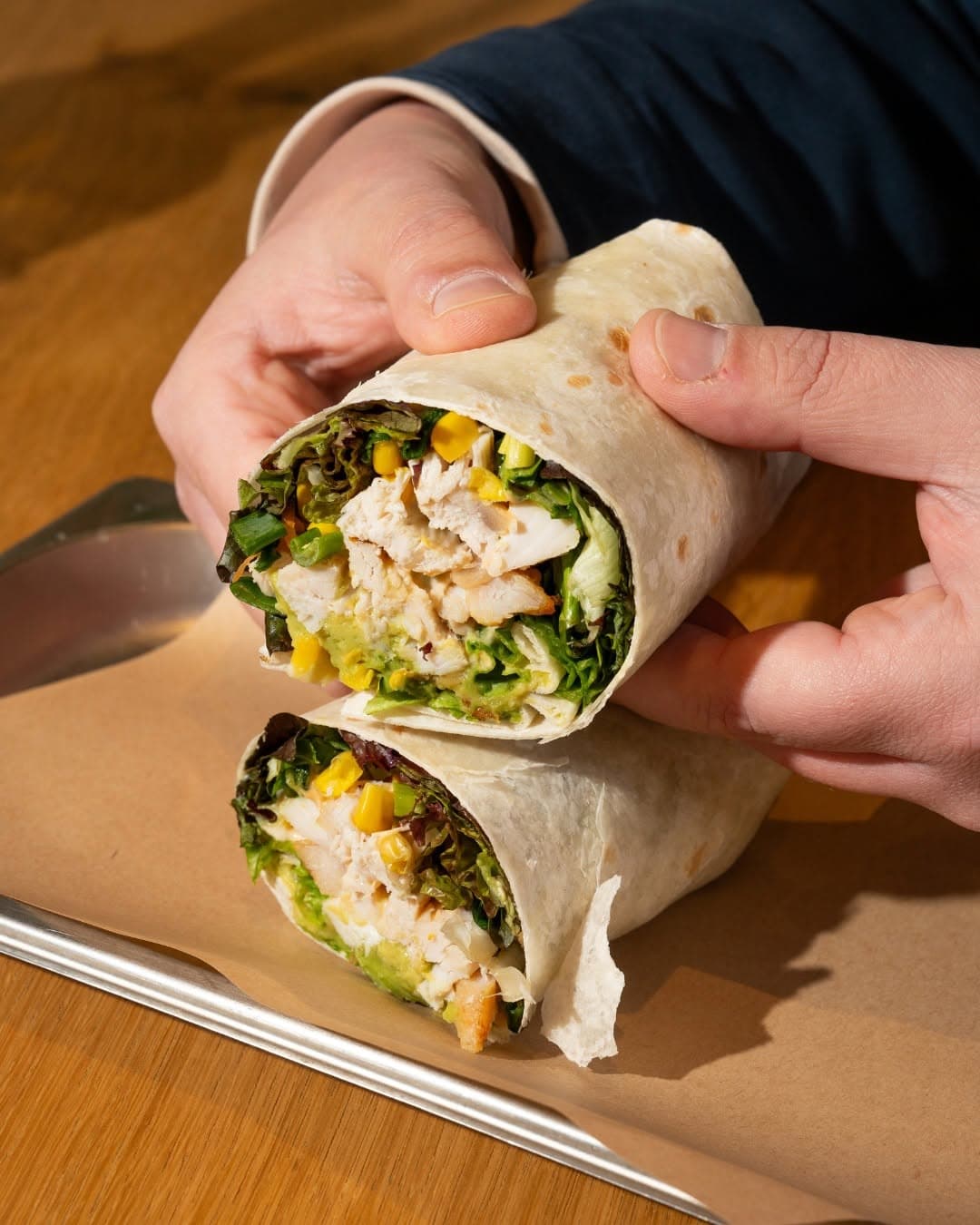 Katsika, chicken wrap με φρέσκα λαχανικά