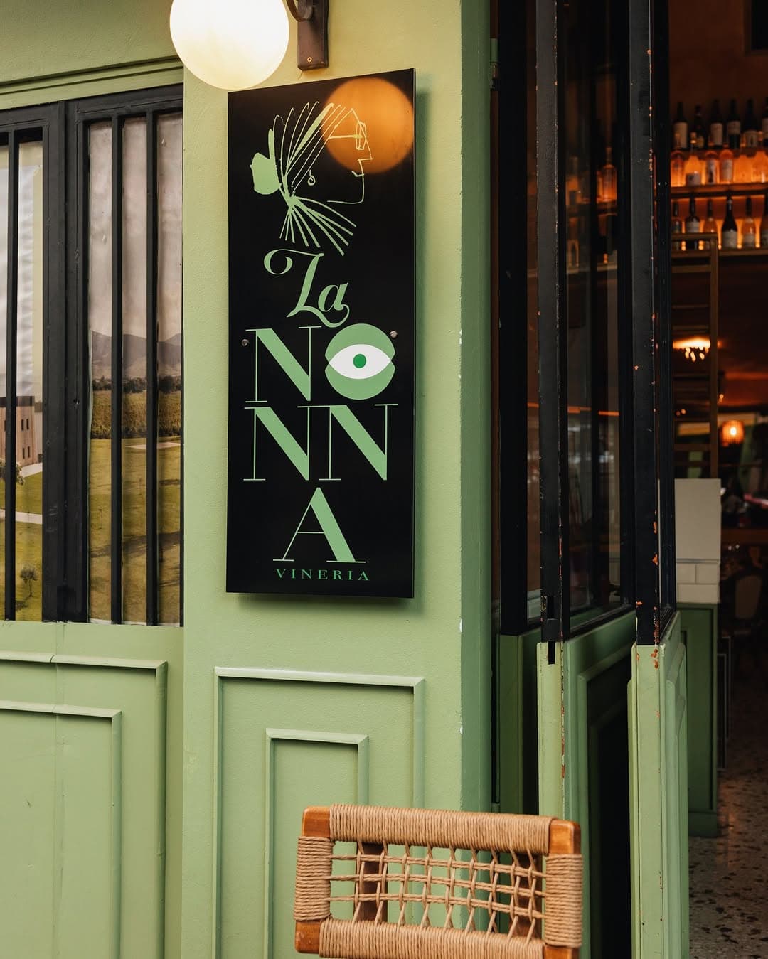 La Nonna Vineria, ταμπέλα του μαγαζιού